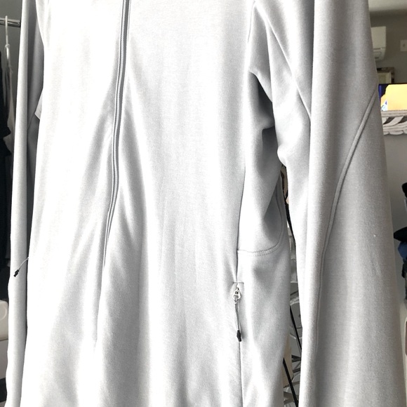 Lululemon Mens Chrome in colour zip up~ Size S - Picture 3 of 6